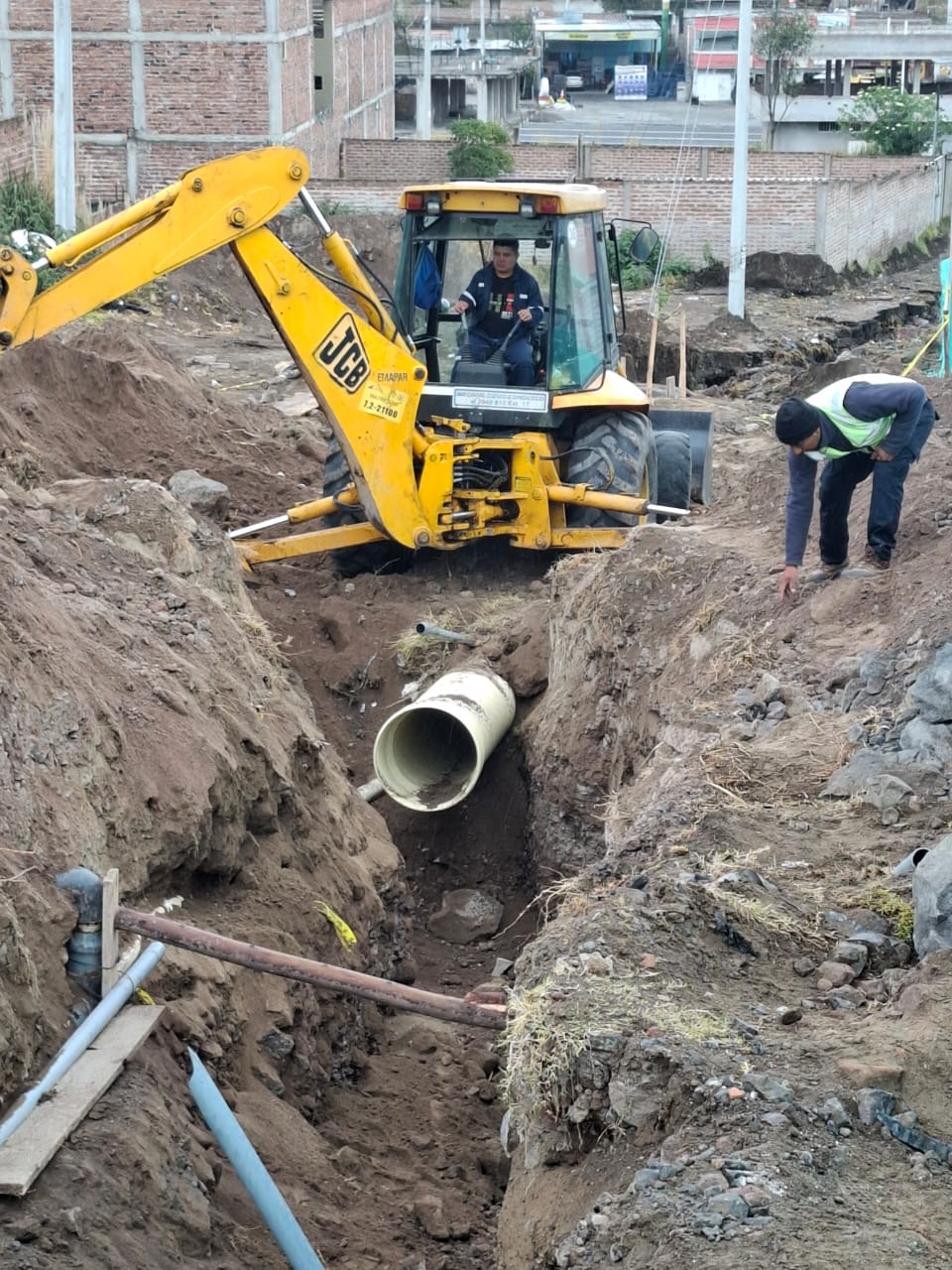 TRABAJOS DE ALCANTARILLADO INTERRUMPEN SERVICIO DE AGUA POTABLE